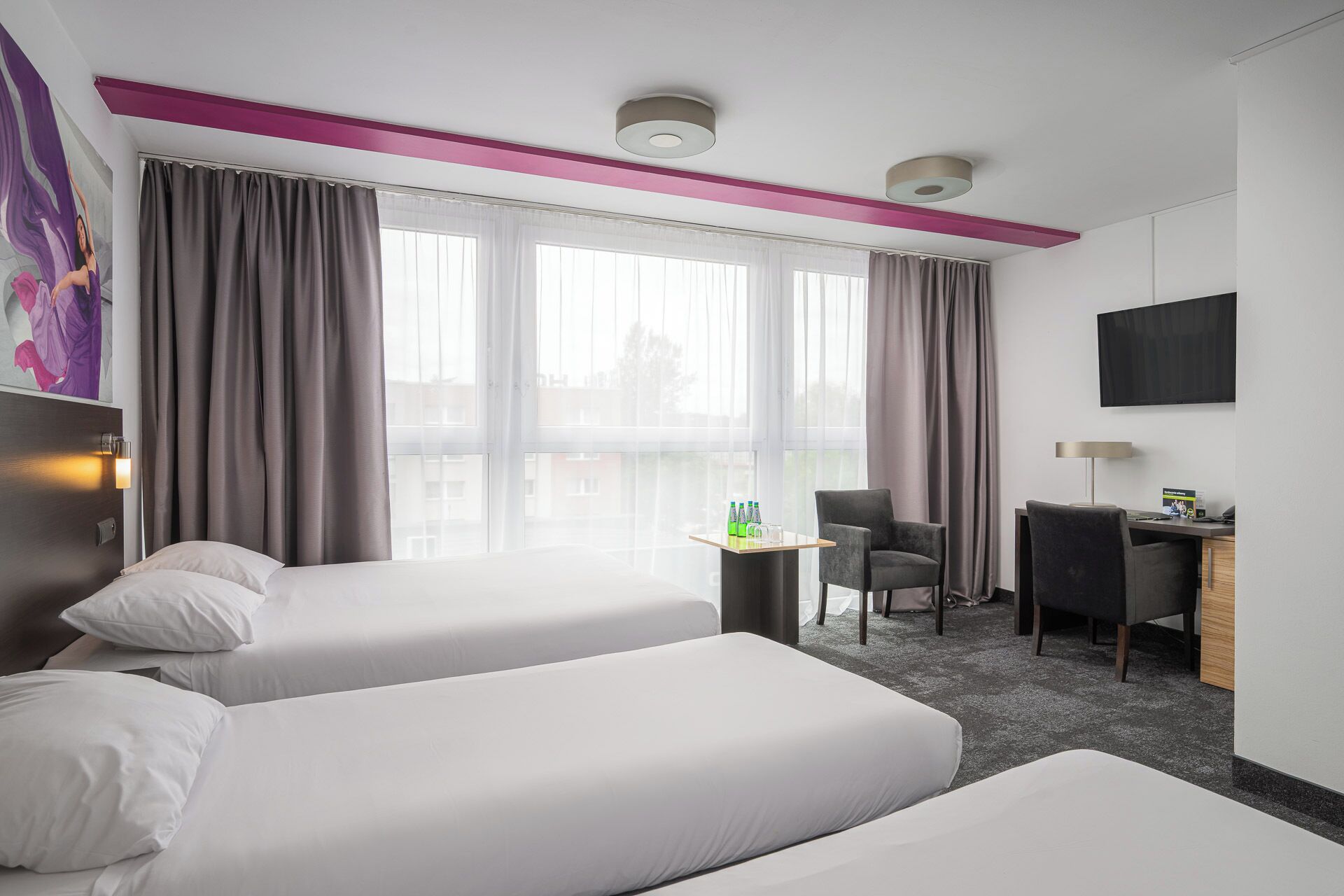 Habitació quàdruple estàndard | Escriptori, habitacions insonoritzades, wifi gratuïta i roba de llit 