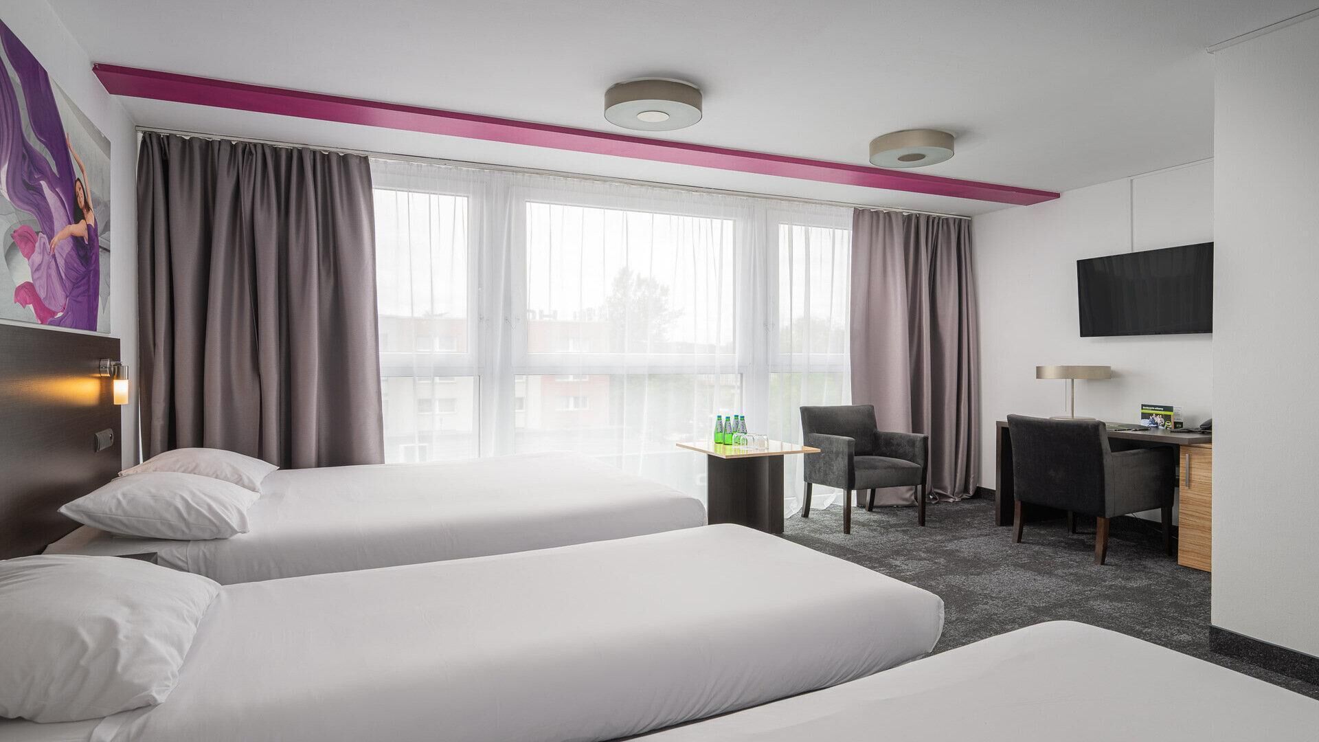 Standard-Vierbettzimmer | Schreibtisch, schallisolierte Zimmer, kostenloses WLAN, Bettwäsche