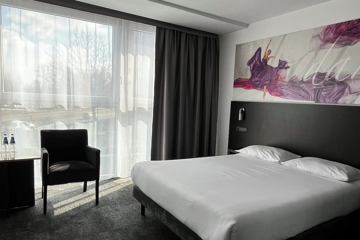 Premium Double Room | Desk, soundproofing, free WiFi, bed sheets