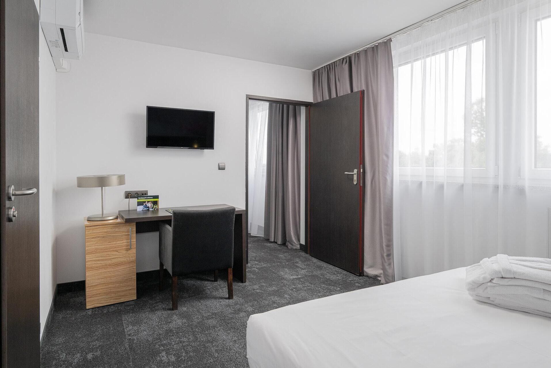 Junior Studio Suite | Desk, soundproofing, free WiFi, bed sheets