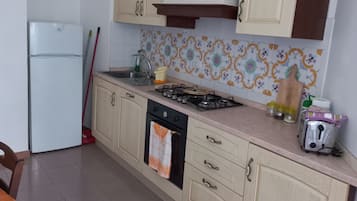 Réfrigérateur, four, plaque de cuisson, lave-vaisselle