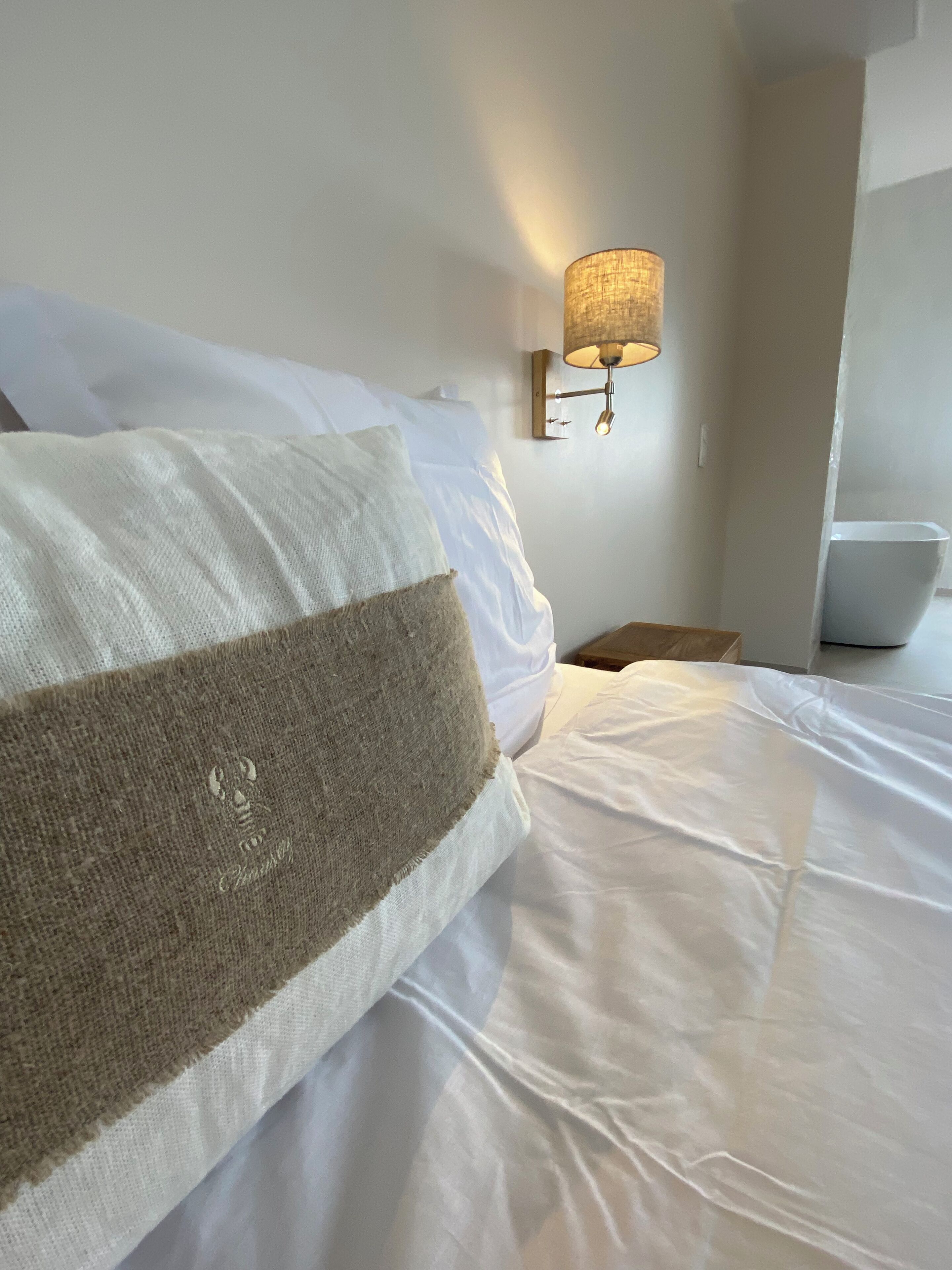 3 chambres, fer et planche à repasser, Wi-Fi, draps fournis