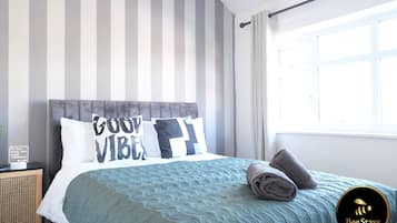 2 bedrooms, iron/ironing board, WiFi, bed sheets