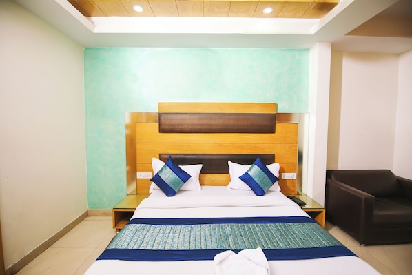 Superior Room | Premium bedding, desk, free WiFi, bed sheets
