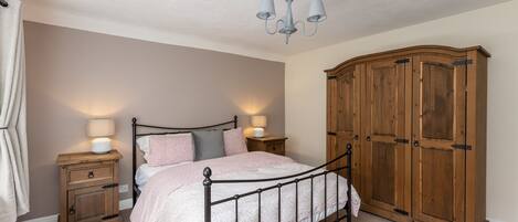 2 bedrooms, WiFi, bed sheets