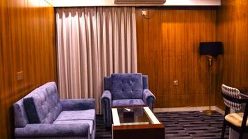 Luxury Suite, 1 King Bed | Hypo-allergenic bedding, down comforters, pillowtop beds, minibar