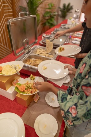 Café da manhã com buffet todos os dias mediante uma taxa