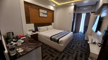 Quarto luxo, 1 cama King | Roupas de cama antialérgicas, edredons de pluma