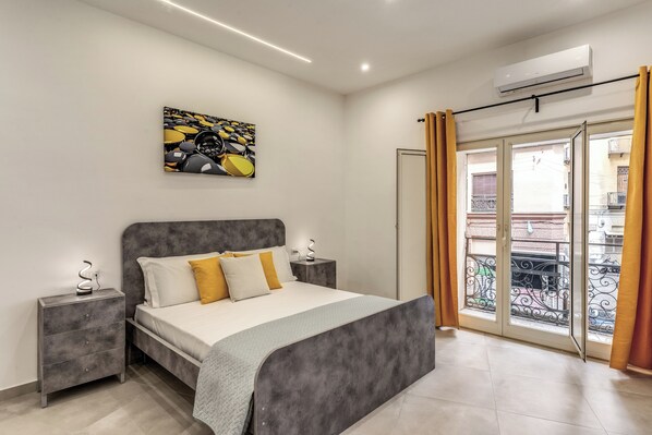 Romantic Room | Free WiFi - Just Like Home (Naples)