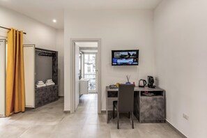 Romantic Room | Free WiFi - Just Like Home (Naples)