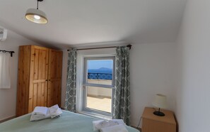 3 bedrooms, iron/ironing board, free WiFi