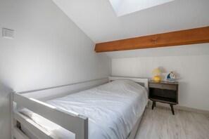 3 chambres, fer et planche à repasser