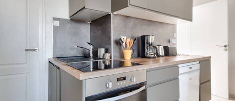Fridge, microwave, oven, dishwasher