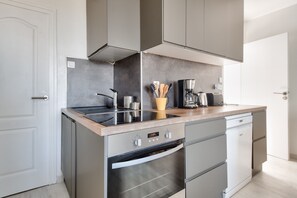 Réfrigérateur, micro-ondes, four, lave-vaisselle