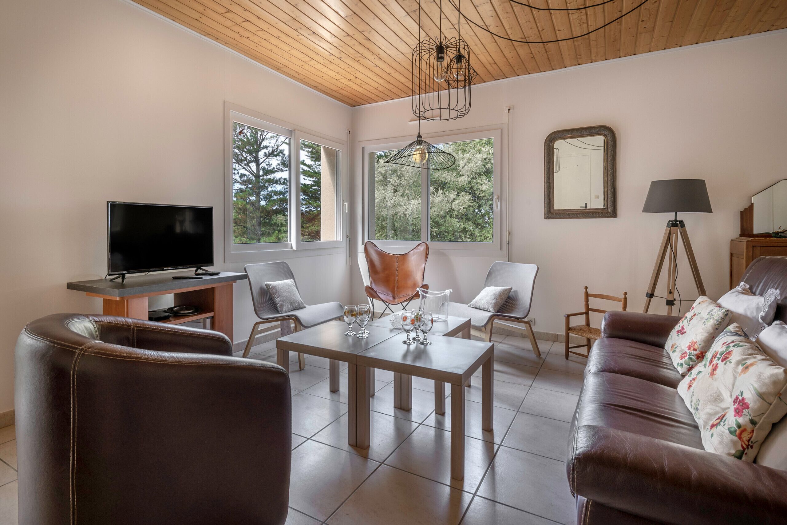 Télévision, cheminée