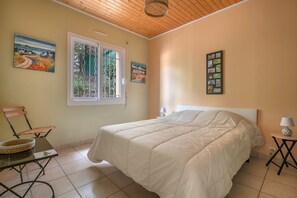 4 slaapkamers, een strijkplank/strijkijzer, gratis wifi