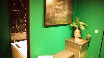 Deluxe Apartment | Private spa tub