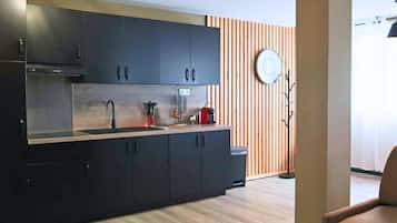 Deluxe-Apartment | Eigene Küche | Großer Kühlschrank, Mikrowelle, Herdplatte, Geschirrspüler