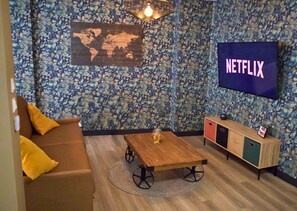 Deluxe apartman | Nappalirész | Tévé, Netflix és streamszolgáltatások