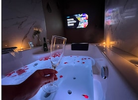 Royal-huoneisto | Oleskelualue | Televisio, Netflix, suoratoistopalvelut