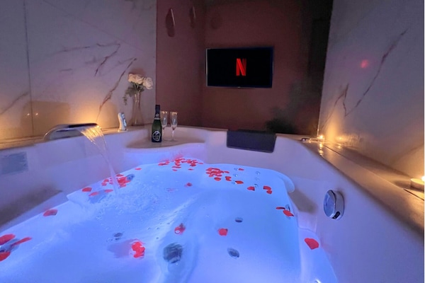 Royal Apartment | Living area | TV, Netflix, streaming services