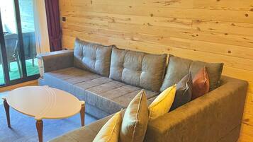 Suite presidencial, varias habitaciones, sauna, vista al río | Área de sala de estar | Televisión LCD, Netflix y servicios de streaming