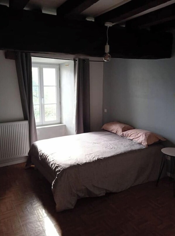 3 slaapkamers, een bureau, reisbedje, gratis wifi