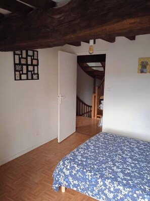 3 bedrooms, desk, travel crib, free WiFi