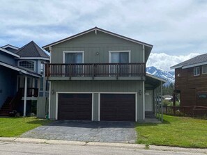 Unclassified image, 4 of 20, button