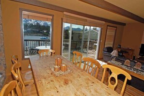 Dining - 584 Alpine Drive (South Lake Tahoe)