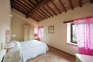 8 soverom, strykejern/-brett, reiseseng for barn og sengetøy