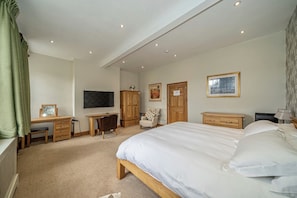 Luxury Apartment | 1 bedroom, Egyptian cotton sheets, premium bedding, in-room safe -  Serviced Apartments Macclesfield (Macclesfield)