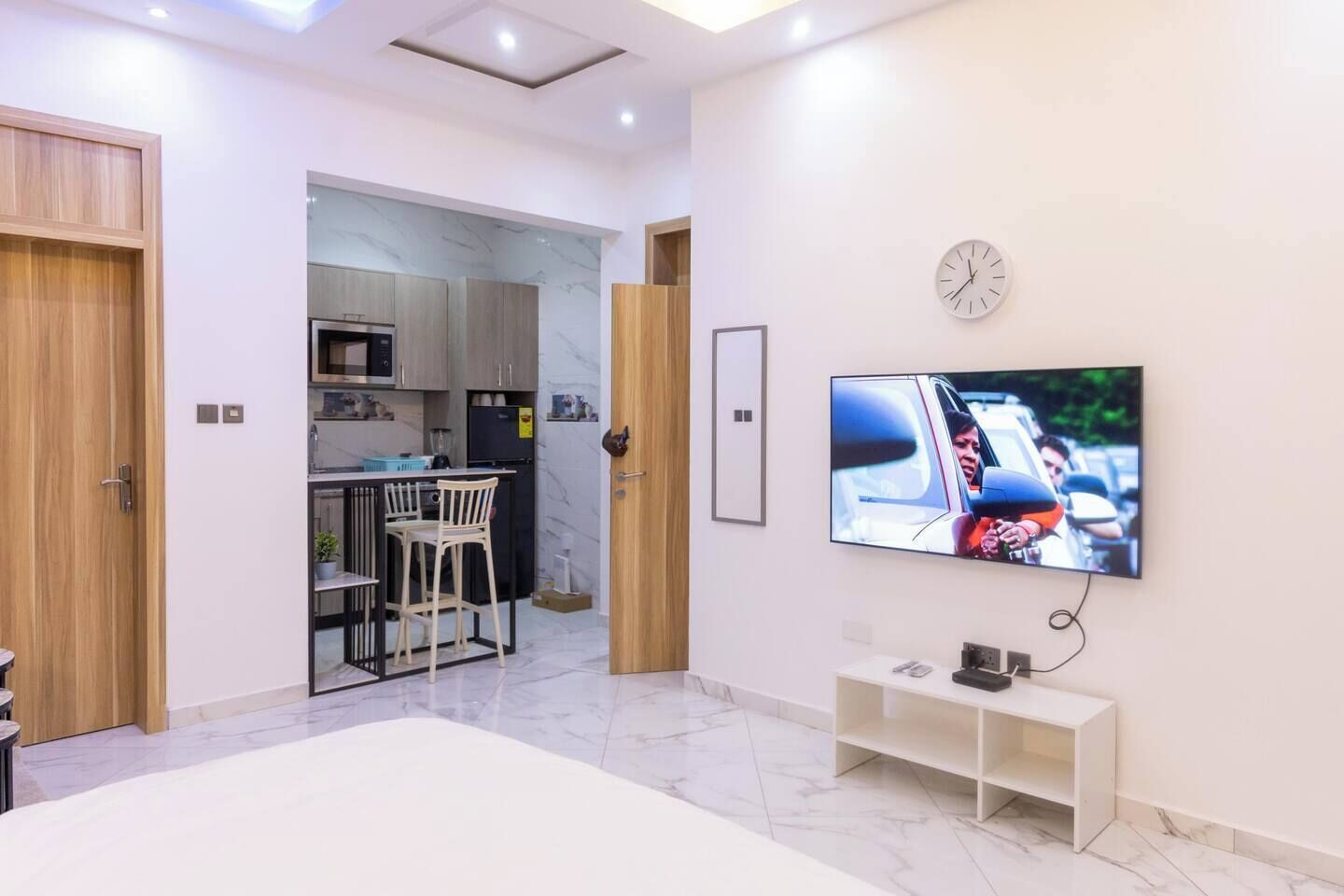 Iron/ironing board, WiFi, bed sheets