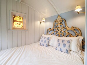 1 bedroom, individually decorated, individually furnished, free WiFi