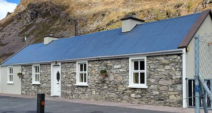 Colleen Bawn Cottage, Gap Of Dunloe, Kerry