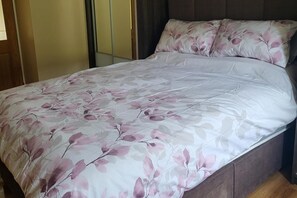3 chambres, fer et planche à repasser, Wi-Fi gratuit, draps fournis