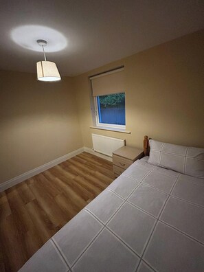 3 chambres, fer et planche à repasser, Wi-Fi gratuit, draps fournis