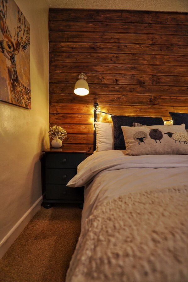 6 slaapkamers, een strijkplank/strijkijzer, wifi, beddengoed