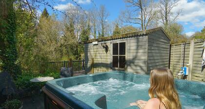 11.5 acre farm stay for whole family in 3 x cottages-sole use pool/hot tub/river