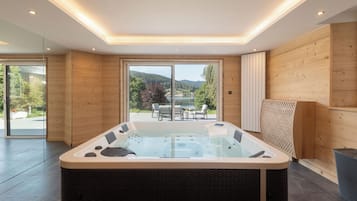 Bain à remous intérieur