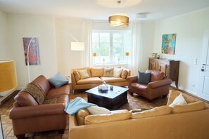 Smart-TV, Kamin, Stereoanlage