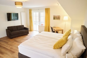6 chambres, coffre-fort, bureau, fer et planche à repasser