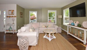 TV, offices - The Salty Sea Shack - Chesapeake Properties (Cape Charles)