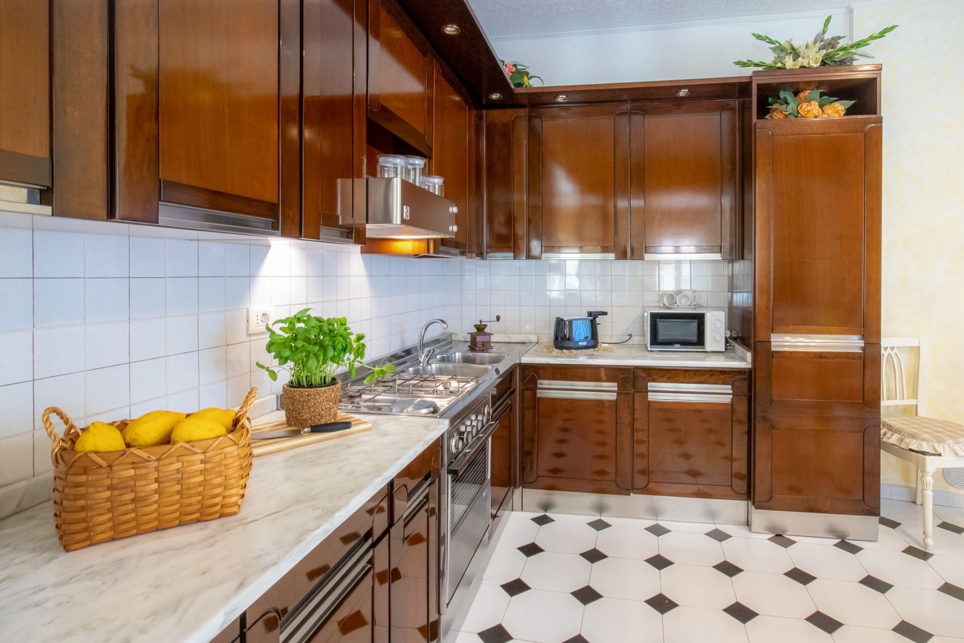 Frigorifero, microonde, forno, tostapane