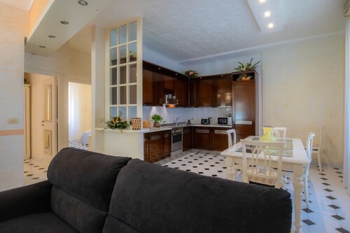 Three-room apartment with sunrise view from the sea