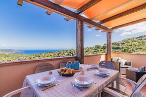 تناول الطعام بالخارج