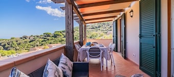 Just built with beautiful sea view, in the center of Capoliveri and equipped with every comfort