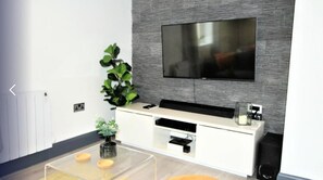 Apartment | Living area - Rugby - Apartment - Sleeps 4 - Parking (Rugby)