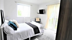 Apartment, 2 Queen Beds | 2 bedrooms, iron/ironing board, free WiFi, bed sheets