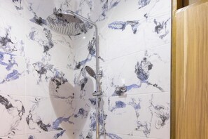 Handdukar, tvål och toalettpapper